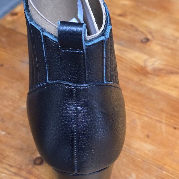 Marc Fisher LTD "Alva" Black Leather Boots--Classic Pointed Toe - Picture 7 of 11